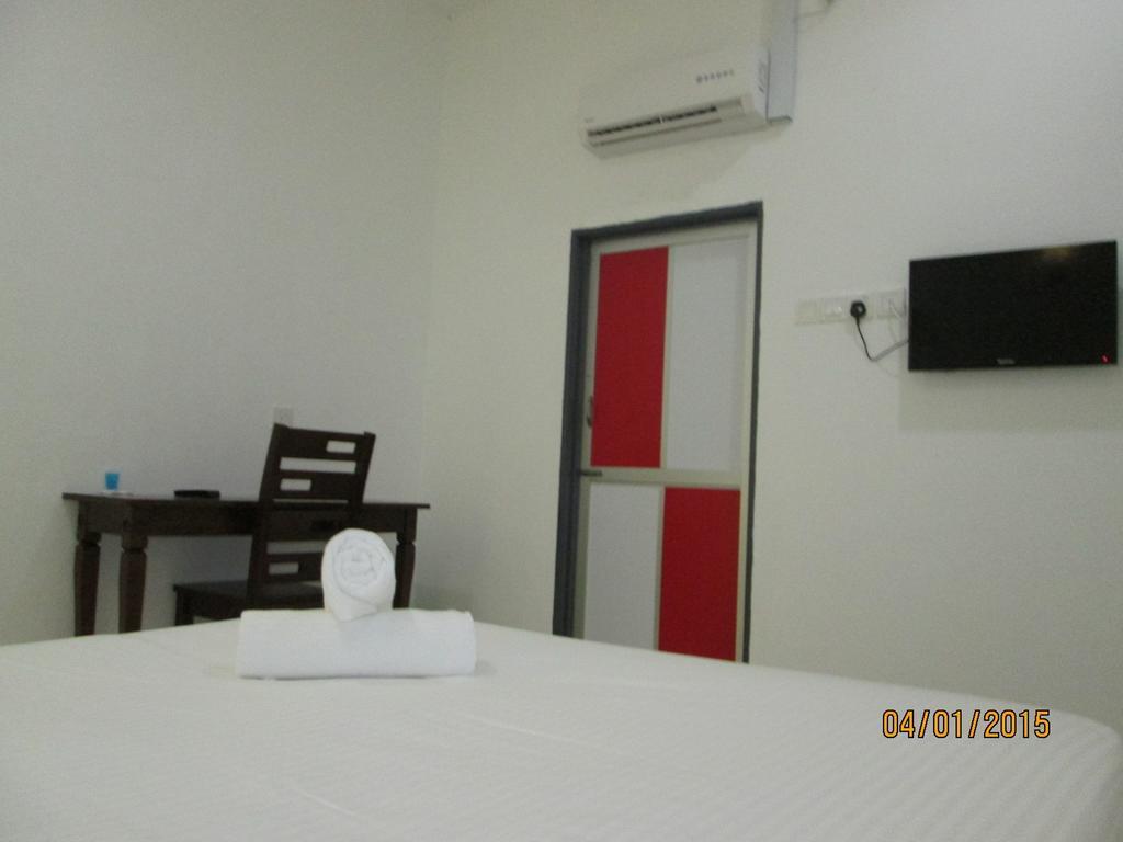 Oyo 275 Senyum Inn Pantai Cenang  Quarto foto