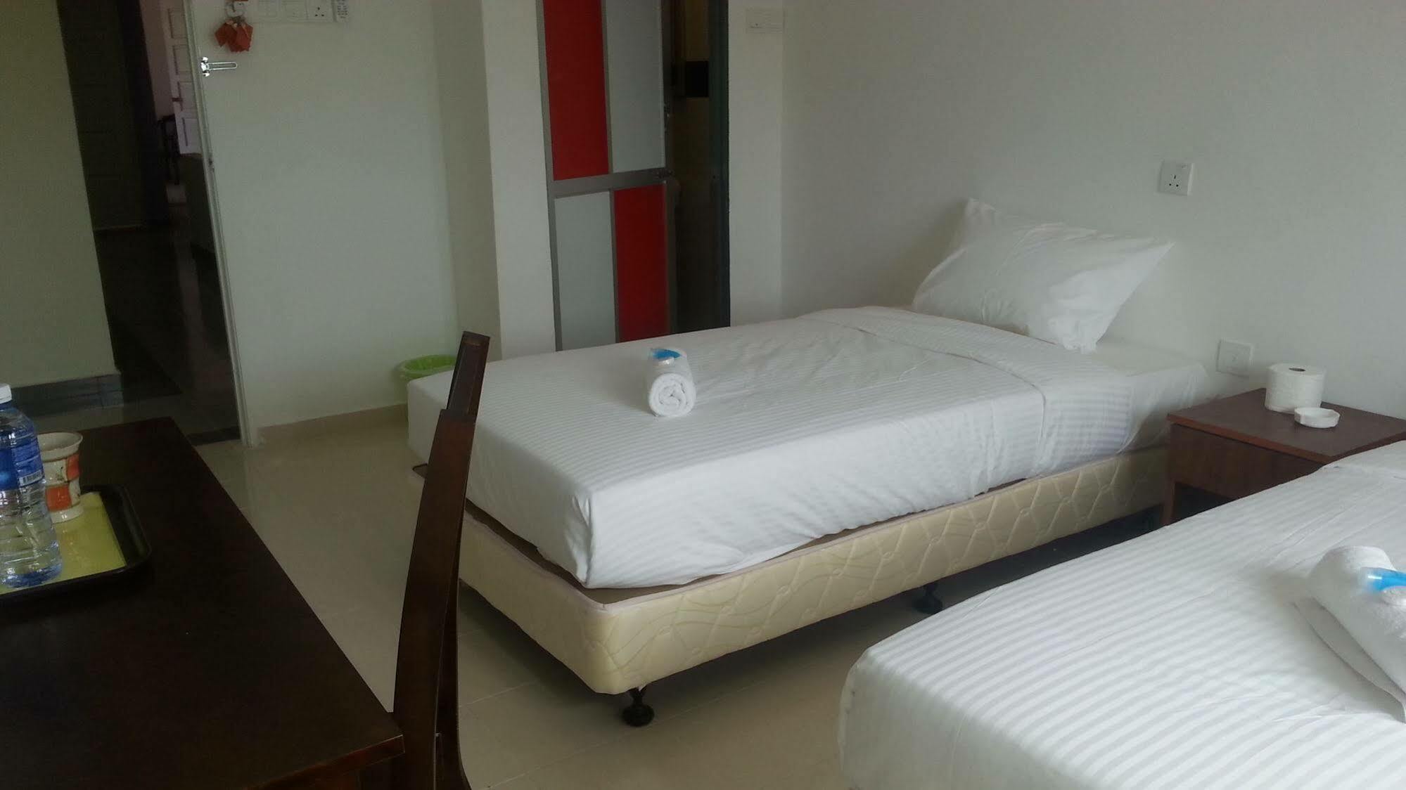Oyo 275 Senyum Inn Pantai Cenang  Exterior foto